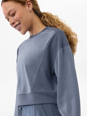 Athleta Seasoft Crewneck Sweatshirt size small